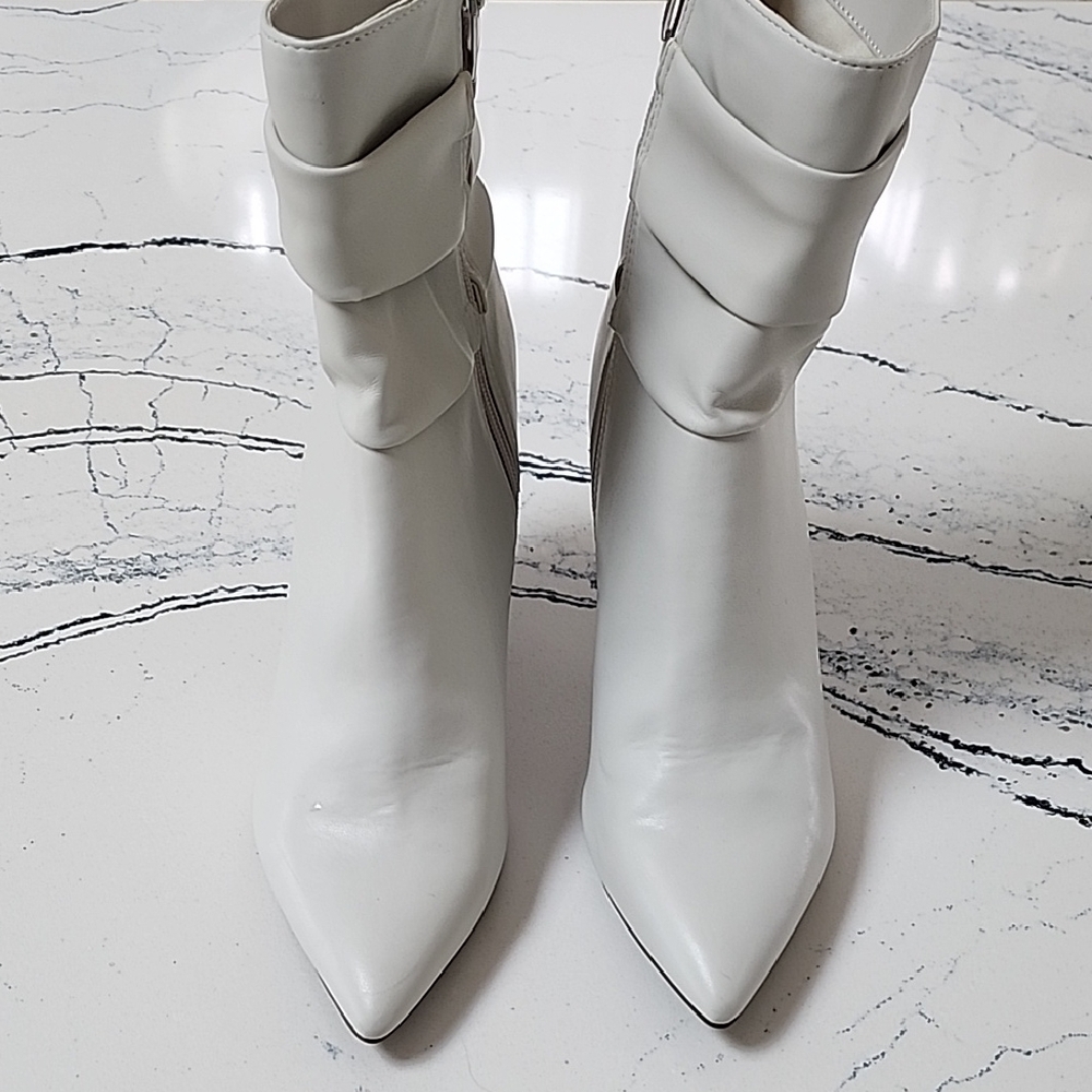 Elegant White Ankle Boots, Size 9 - Picture 2 of 7
